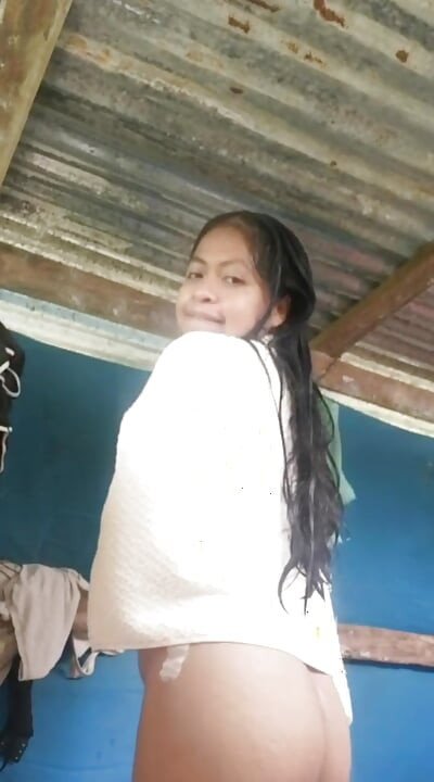 My girlfriend sends me a delicious video bathing